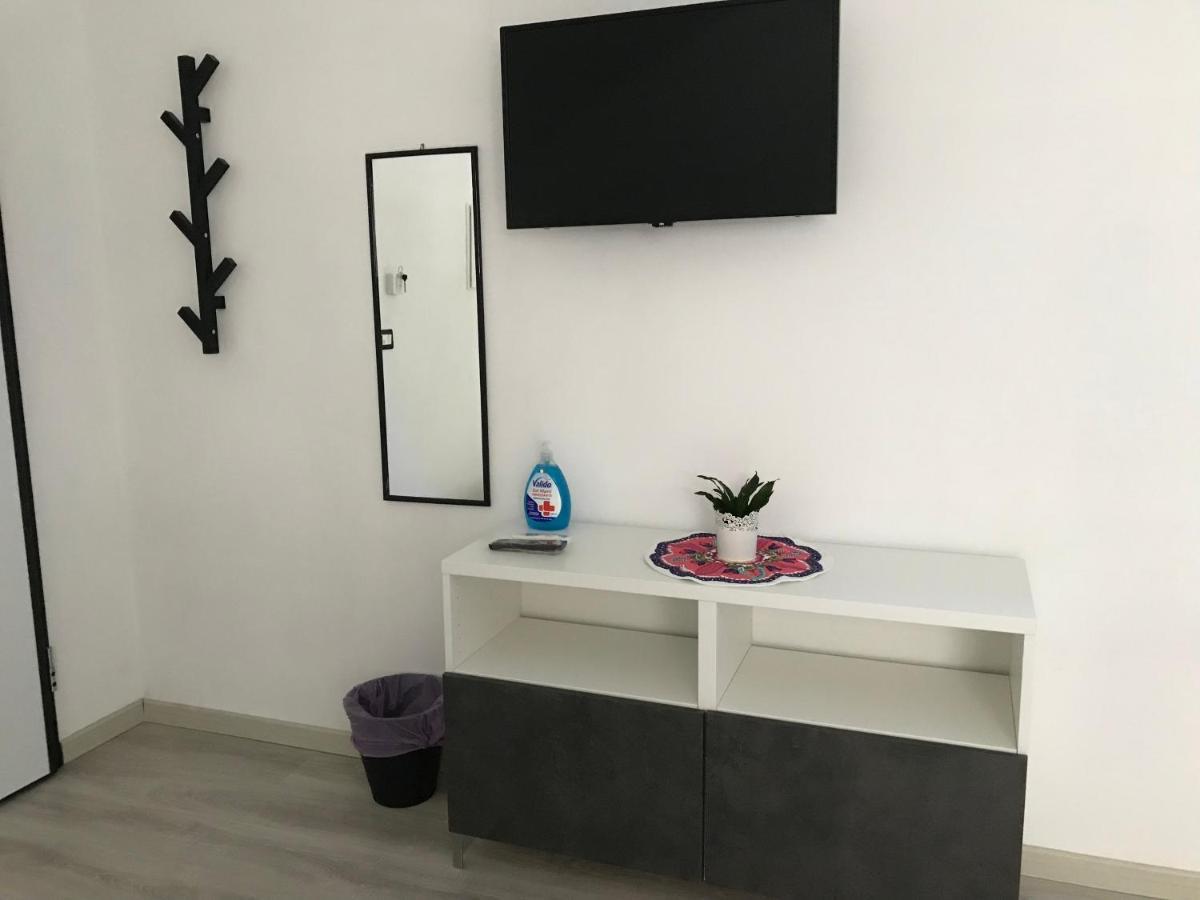 Ferienwohnung La Rosa App Livorno Exterior foto